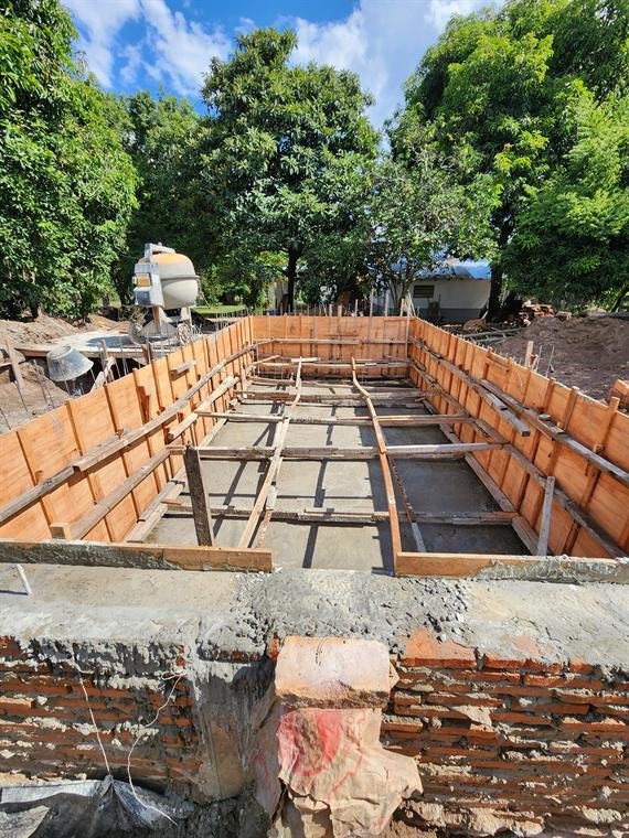 Piscina con borde de laja · Proceso