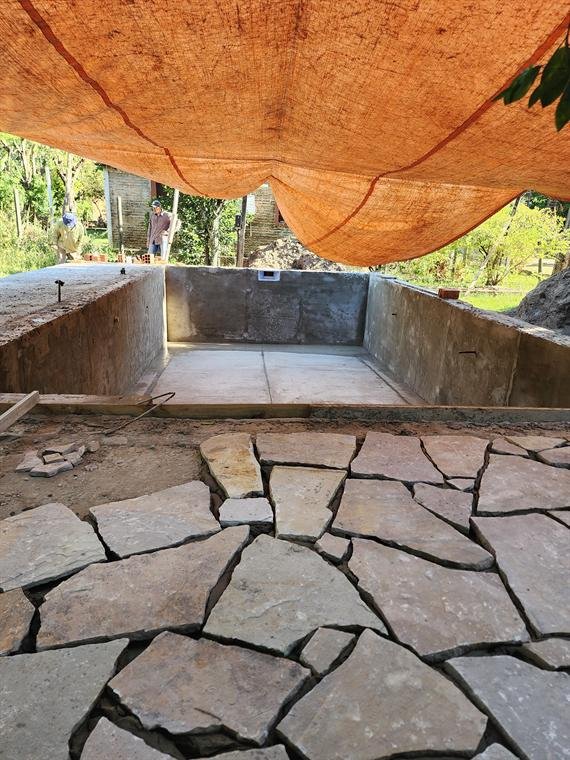 Piscina con borde de laja · Proceso